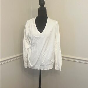 Tommy Hilfiger creamy White V-Neck Long-Sleeve Women's sweater - lightweight